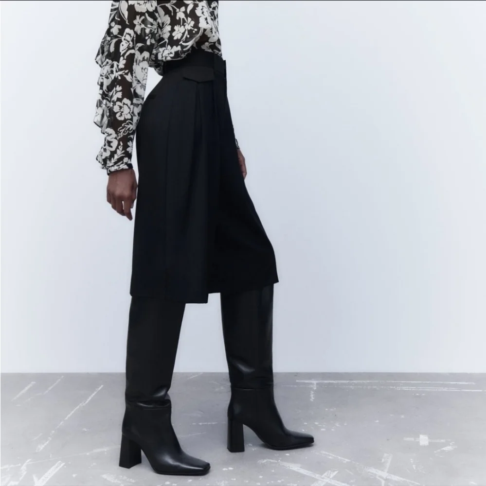 🆕️ Zara Knee High Block Heeled Leather Boots - Picture 3 of 5